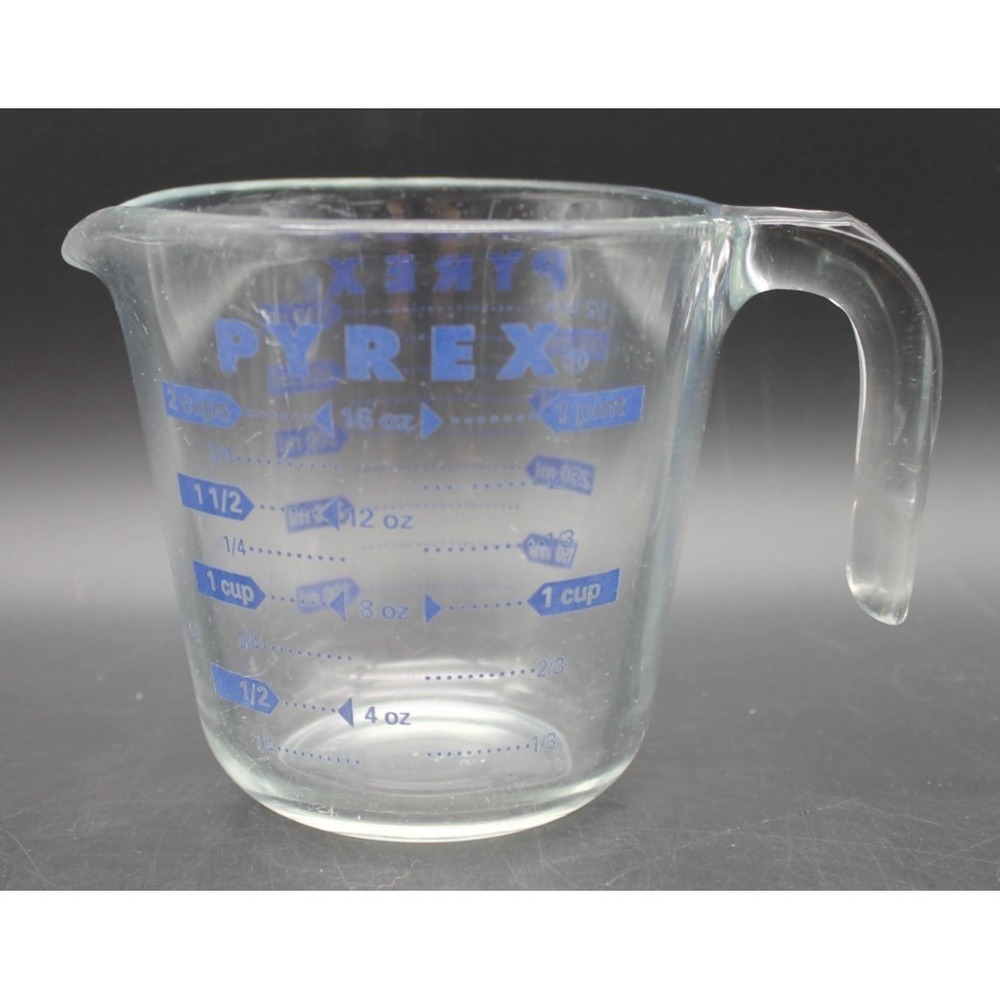 Vintage PYREX 2 Cup Glass Measuring Cup Blue Lettering 16 oz 1 Pint 500 mL USA